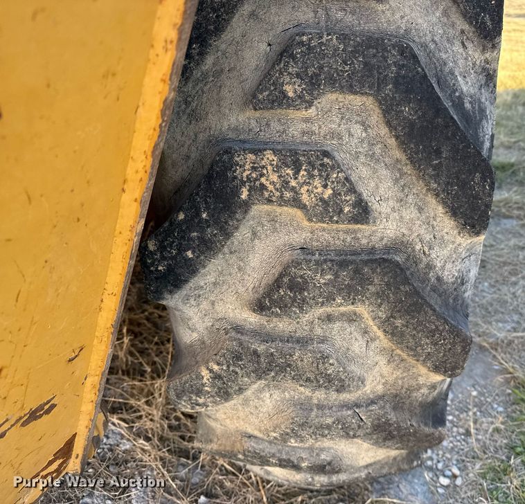 image for item DJ0872 1999 New Holland 575E backhoe