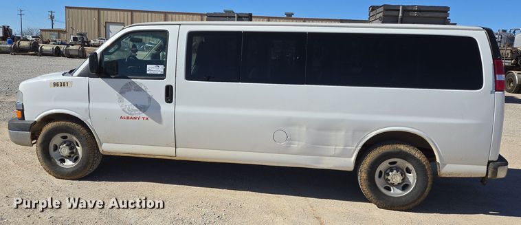 image for item DJ0873 2016 Chevrolet Express 3500 van