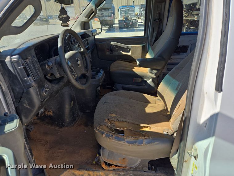 image for item DJ0873 2016 Chevrolet Express 3500 van