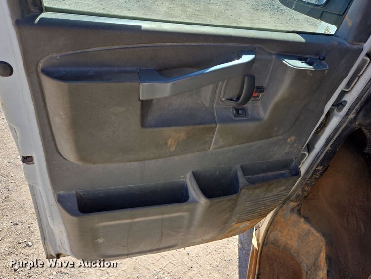 image for item DJ0873 2016 Chevrolet Express 3500 van