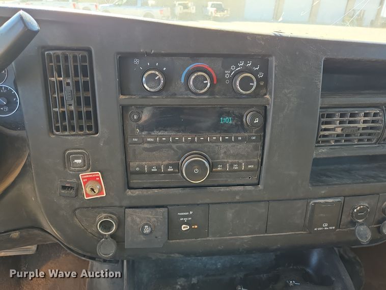 image for item DJ0873 2016 Chevrolet Express 3500 van