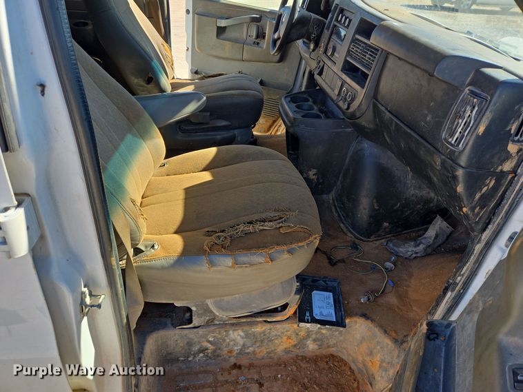 image for item DJ0873 2016 Chevrolet Express 3500 van