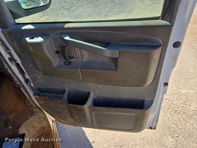 image for item DJ0873 2016 Chevrolet Express 3500 van