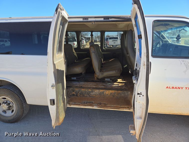 image for item DJ0873 2016 Chevrolet Express 3500 van