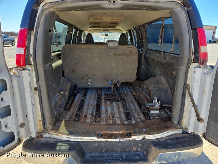 image for item DJ0873 2016 Chevrolet Express 3500 van