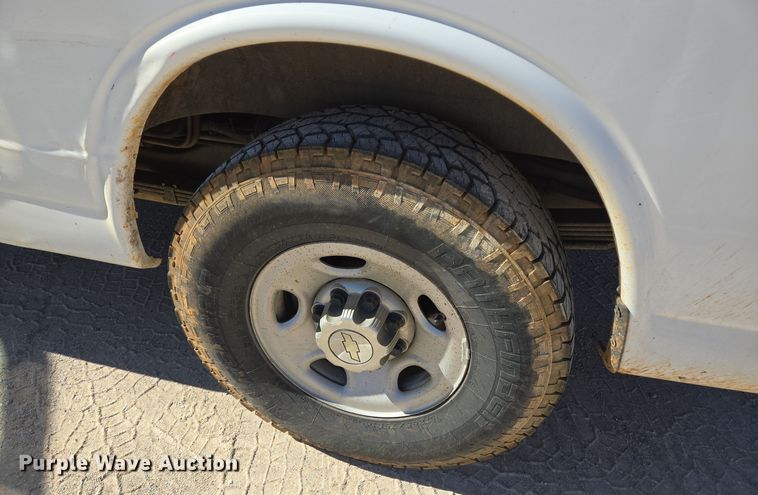 image for item DJ0873 2016 Chevrolet Express 3500 van