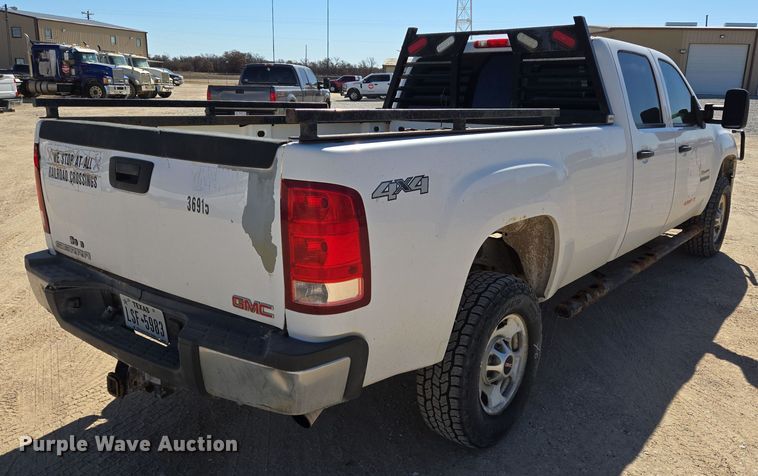 image for item DJ0874 2011 GMC Sierra 2500HD Crew Cab pickup truck