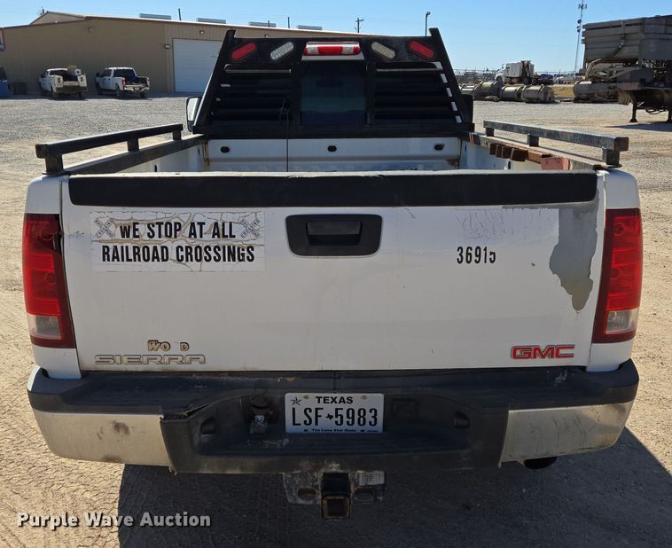 image for item DJ0874 2011 GMC Sierra 2500HD Crew Cab pickup truck