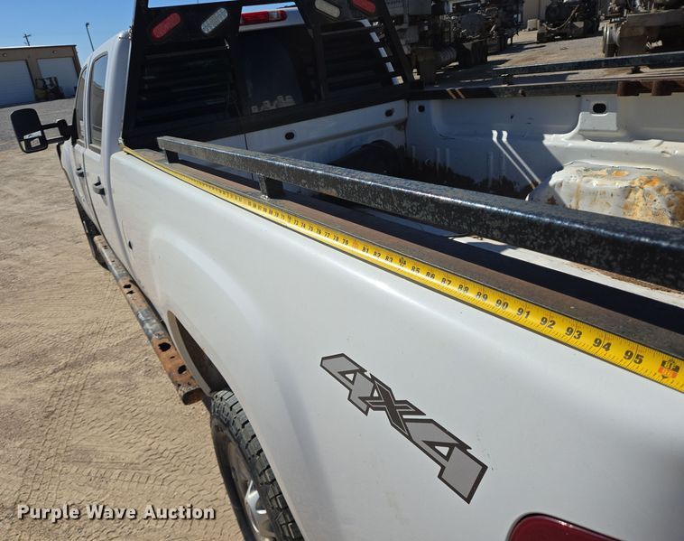 image for item DJ0874 2011 GMC Sierra 2500HD Crew Cab pickup truck