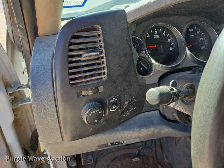 image for item DJ0874 2011 GMC Sierra 2500HD Crew Cab pickup truck