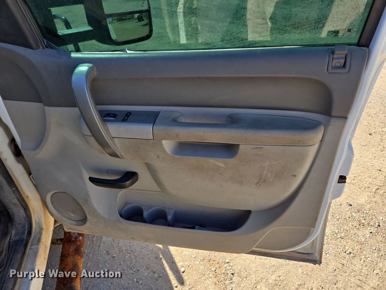 image for item DJ0874 2011 GMC Sierra 2500HD Crew Cab pickup truck