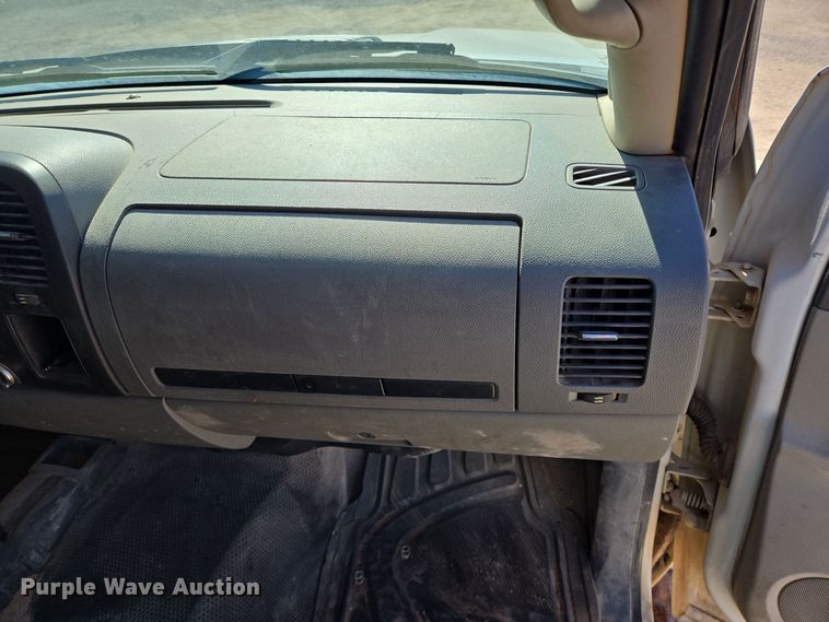 image for item DJ0874 2011 GMC Sierra 2500HD Crew Cab pickup truck