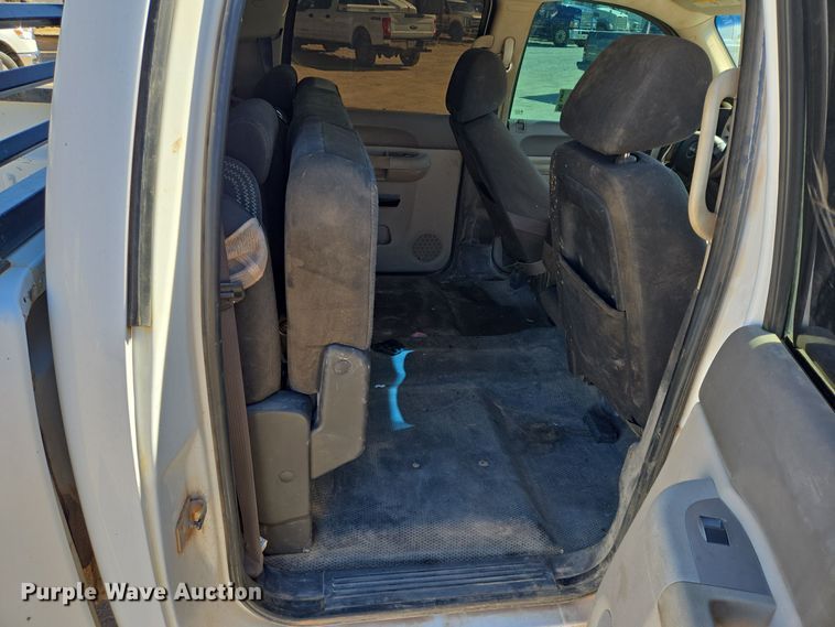 image for item DJ0874 2011 GMC Sierra 2500HD Crew Cab pickup truck