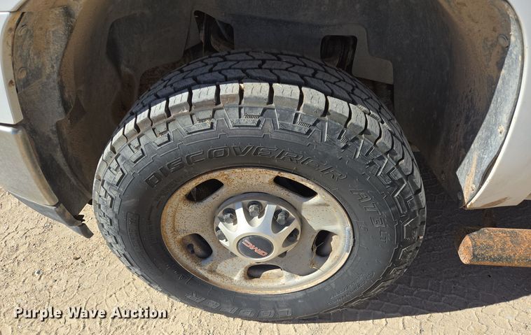 image for item DJ0874 2011 GMC Sierra 2500HD Crew Cab pickup truck