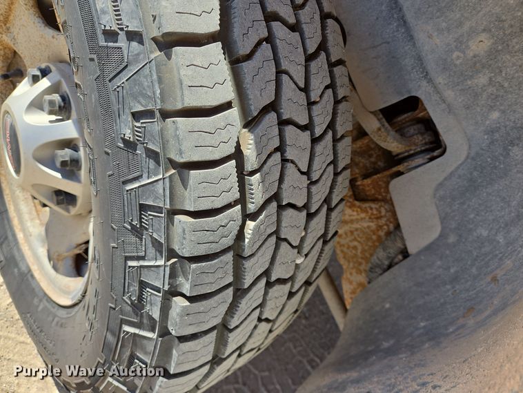 image for item DJ0874 2011 GMC Sierra 2500HD Crew Cab pickup truck