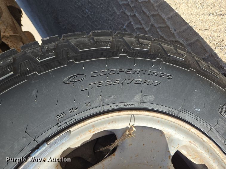 image for item DJ0874 2011 GMC Sierra 2500HD Crew Cab pickup truck