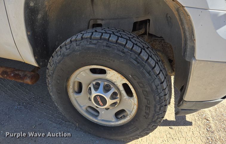 image for item DJ0874 2011 GMC Sierra 2500HD Crew Cab pickup truck