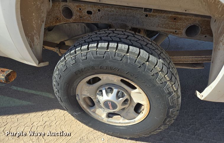 image for item DJ0874 2011 GMC Sierra 2500HD Crew Cab pickup truck