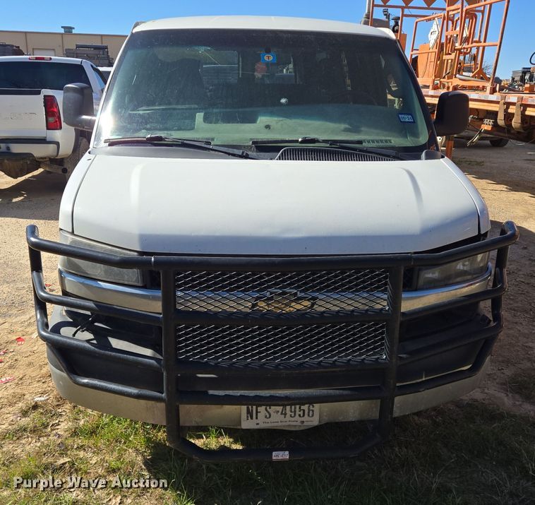 image for item DJ0876 2016 Chevrolet Express 3500 van