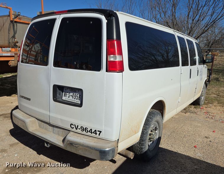 image for item DJ0876 2016 Chevrolet Express 3500 van