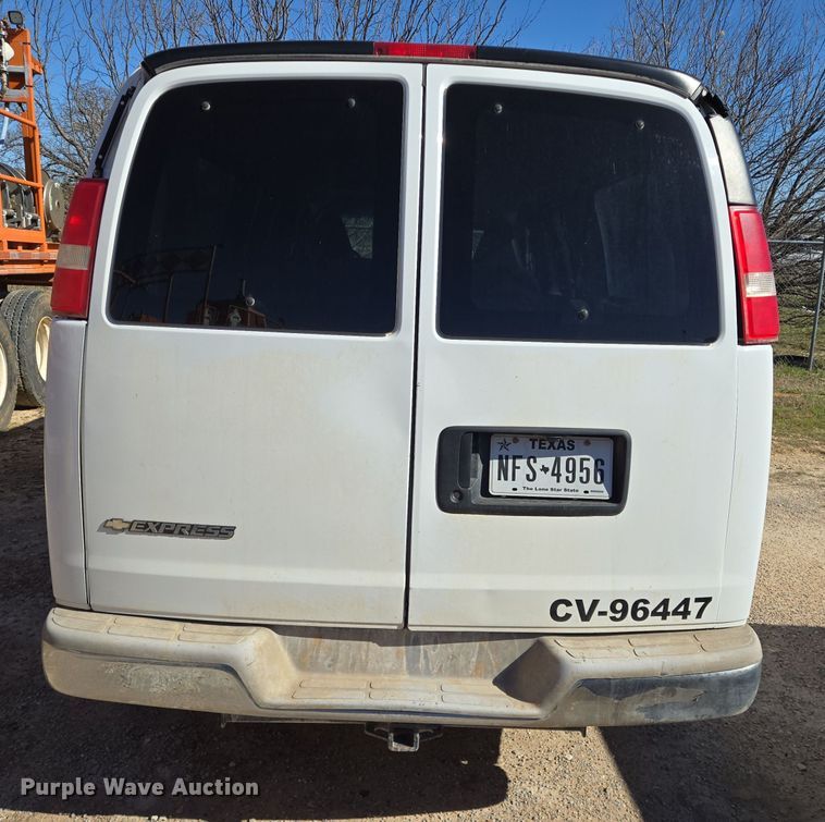 image for item DJ0876 2016 Chevrolet Express 3500 van