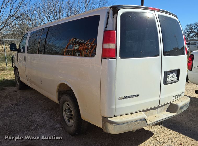 image for item DJ0876 2016 Chevrolet Express 3500 van