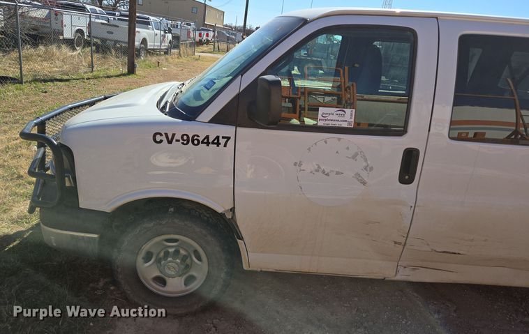 image for item DJ0876 2016 Chevrolet Express 3500 van