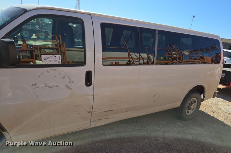 image for item DJ0876 2016 Chevrolet Express 3500 van