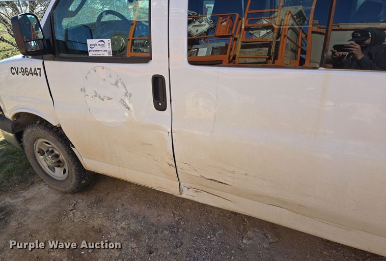 image for item DJ0876 2016 Chevrolet Express 3500 van
