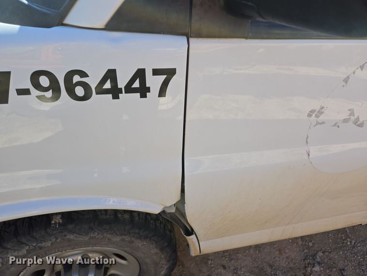 image for item DJ0876 2016 Chevrolet Express 3500 van