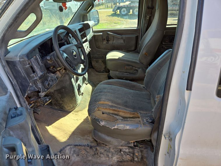 image for item DJ0876 2016 Chevrolet Express 3500 van