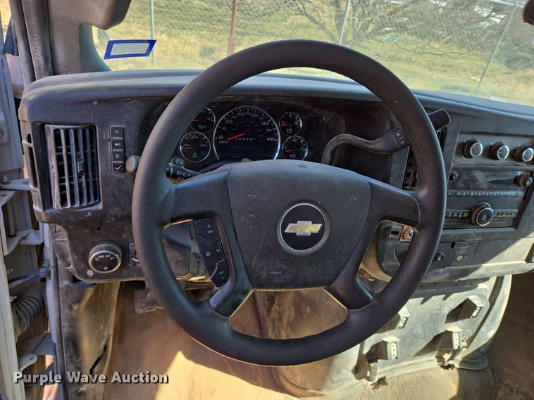 image for item DJ0876 2016 Chevrolet Express 3500 van