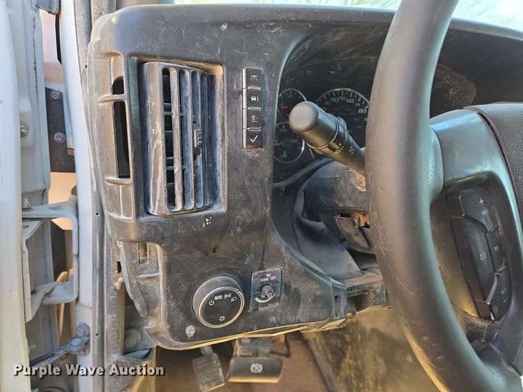 image for item DJ0876 2016 Chevrolet Express 3500 van