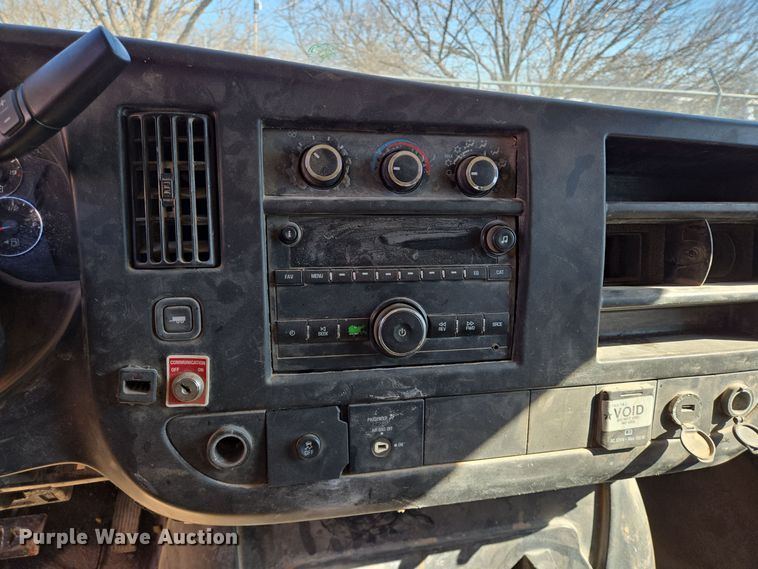 image for item DJ0876 2016 Chevrolet Express 3500 van