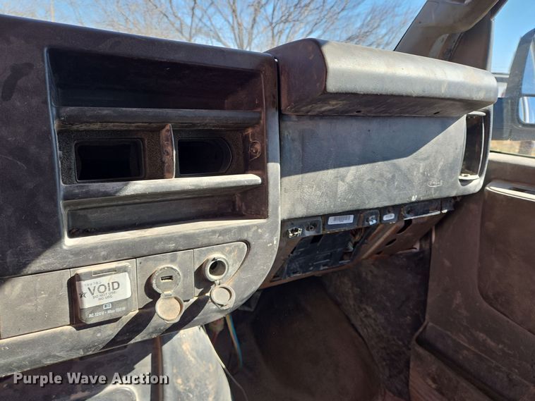 image for item DJ0876 2016 Chevrolet Express 3500 van