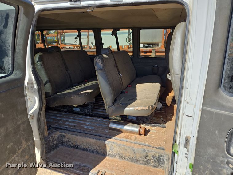 image for item DJ0876 2016 Chevrolet Express 3500 van