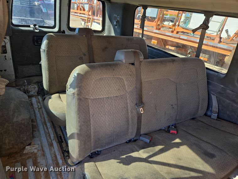 image for item DJ0876 2016 Chevrolet Express 3500 van