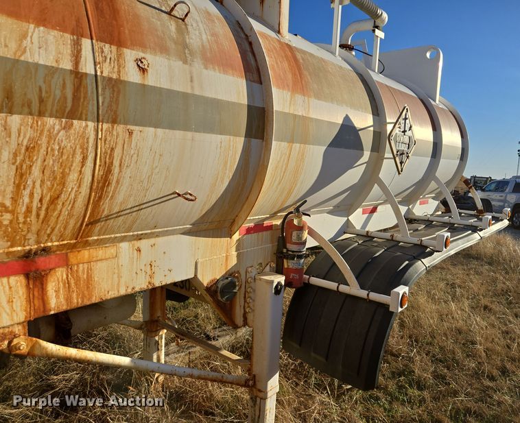 image for item DJ0879 2011 Galyean AT5000 acid tank trailer