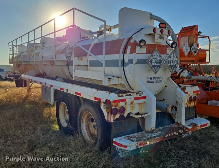 image for item DJ0879 2011 Galyean AT5000 acid tank trailer