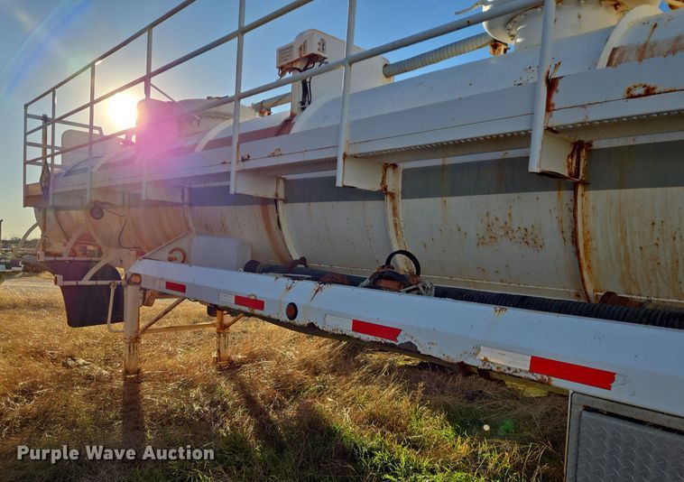 image for item DJ0879 2011 Galyean AT5000 acid tank trailer