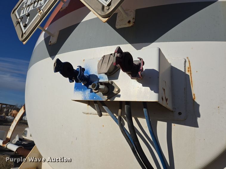 image for item DJ0879 2011 Galyean AT5000 acid tank trailer