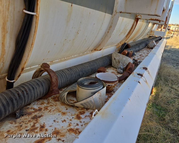 image for item DJ0879 2011 Galyean AT5000 acid tank trailer