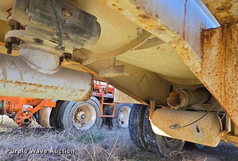 image for item DJ0879 2011 Galyean AT5000 acid tank trailer