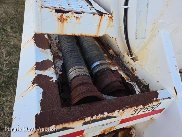 image for item DJ0879 2011 Galyean AT5000 acid tank trailer