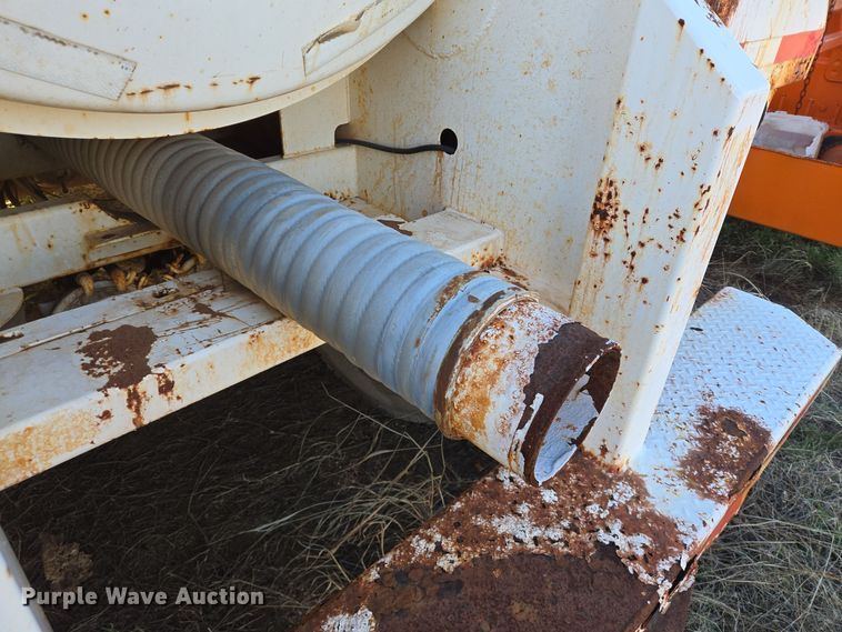 image for item DJ0879 2011 Galyean AT5000 acid tank trailer