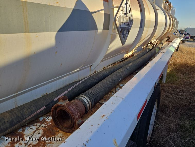 image for item DJ0879 2011 Galyean AT5000 acid tank trailer