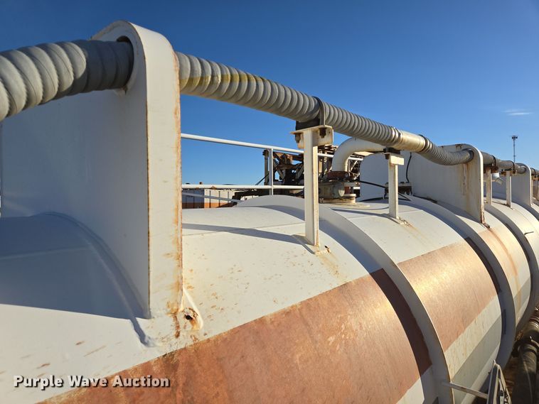 image for item DJ0879 2011 Galyean AT5000 acid tank trailer