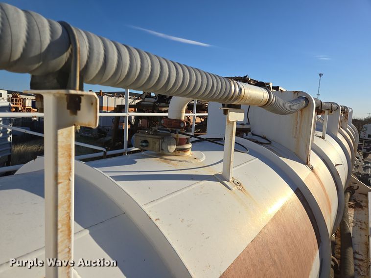 image for item DJ0879 2011 Galyean AT5000 acid tank trailer