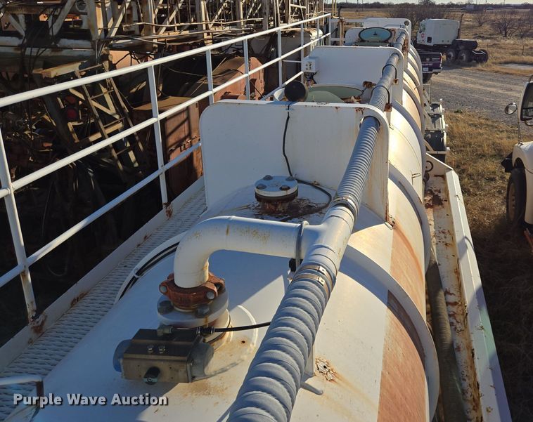 image for item DJ0879 2011 Galyean AT5000 acid tank trailer