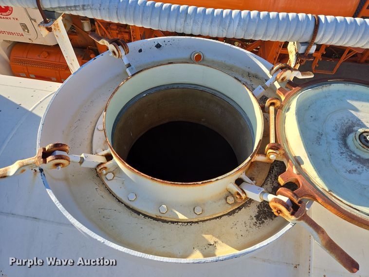 image for item DJ0879 2011 Galyean AT5000 acid tank trailer